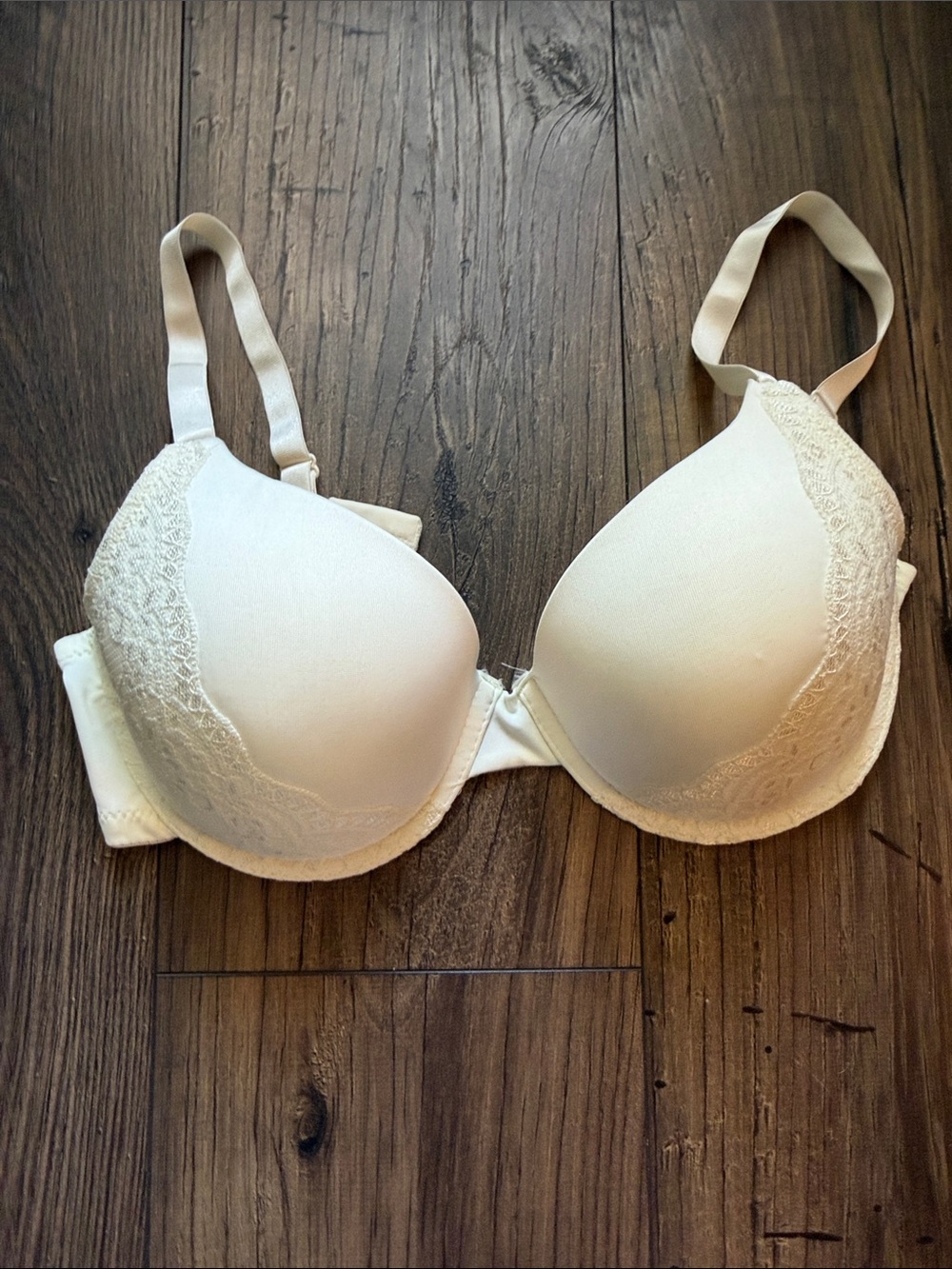Jones New York Lace-Trim Bra in Ivory Cream